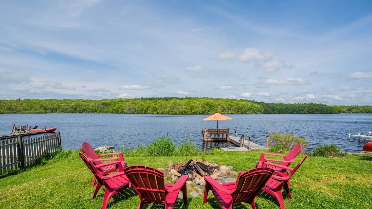 Colchester House | Charming Waterfront Lake House in Colchester, CT
