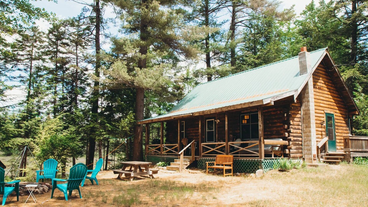 Fitzwilliam House | Charming Waterfront Log Cabin