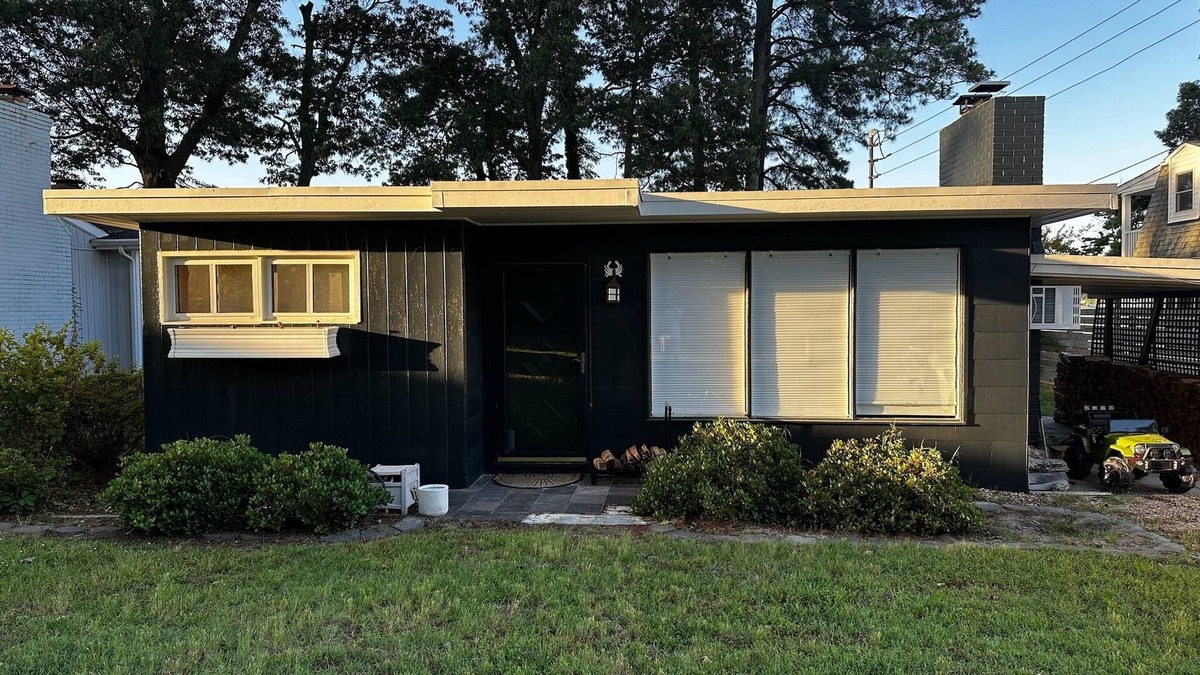 Dutton Cottage | Charming Waterfront 2-bedroom cottage with AC, WiFi and boat parking