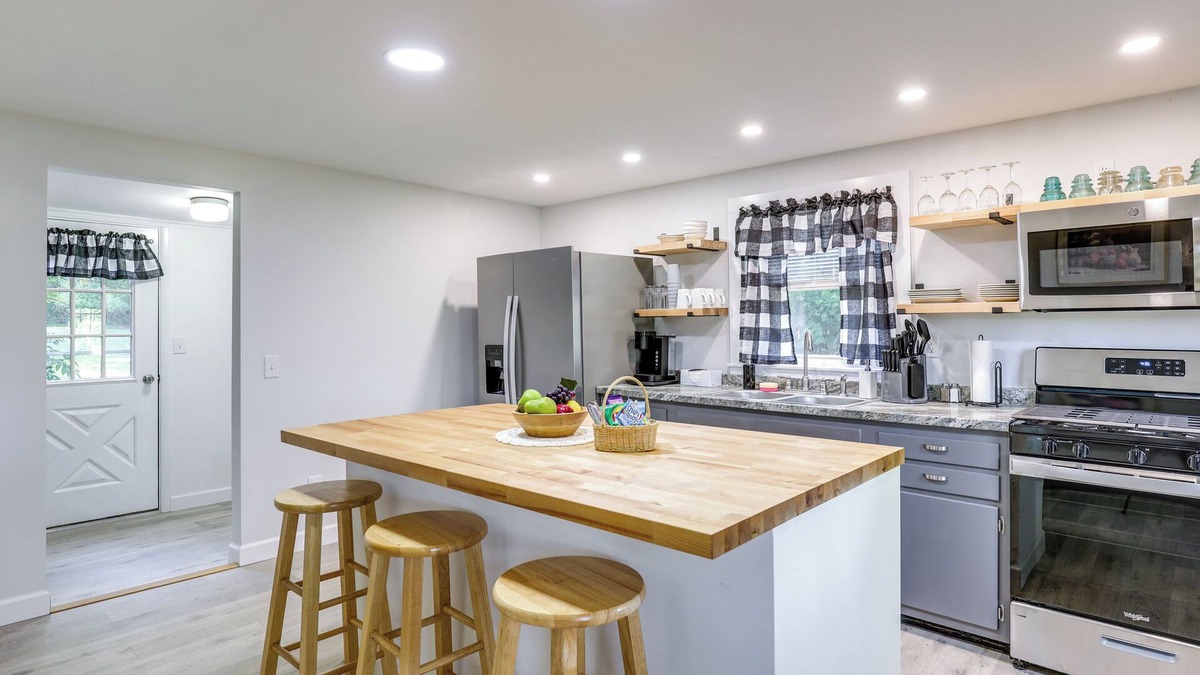 Watkins Glen Cottage | Charming Watkins Glen Home w/Yard!