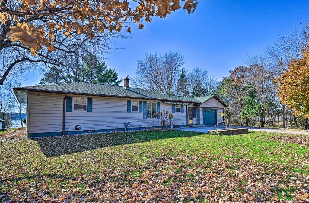 Wausau House | Charming Wausau Cottage On-Site Lake Access!