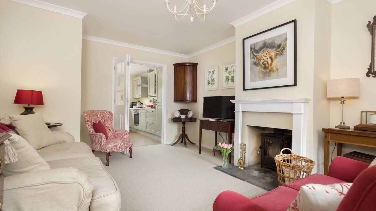 Moreton-in-Marsh Apartment | Charming, well appointed 3 bedroom cottage with a delightful, mature garden