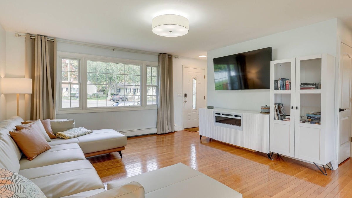 West Haven House | Charming West Haven Home - Walk to Beach!