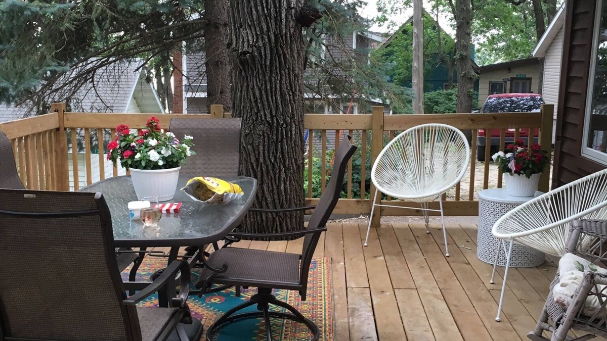 Spirit Lake House | Charming West Lake Okoboji Cabin