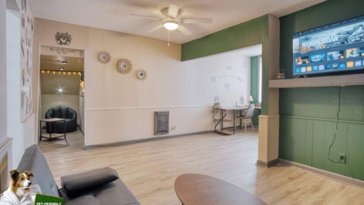 Windsor Park Apartment | Charming Windsor Park Stay – 1BR|1BA w/Workspace