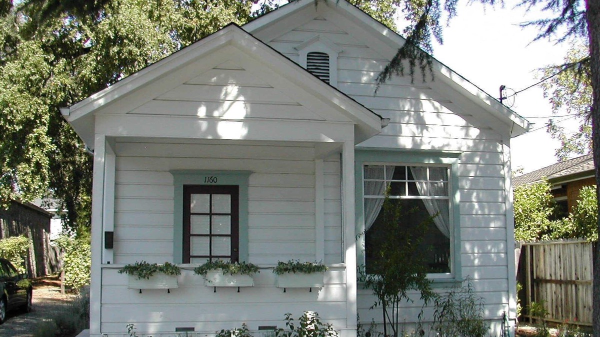 St. Helena House | Charming Wine Country Cottage Steps from Downtown - Permit #2012-27