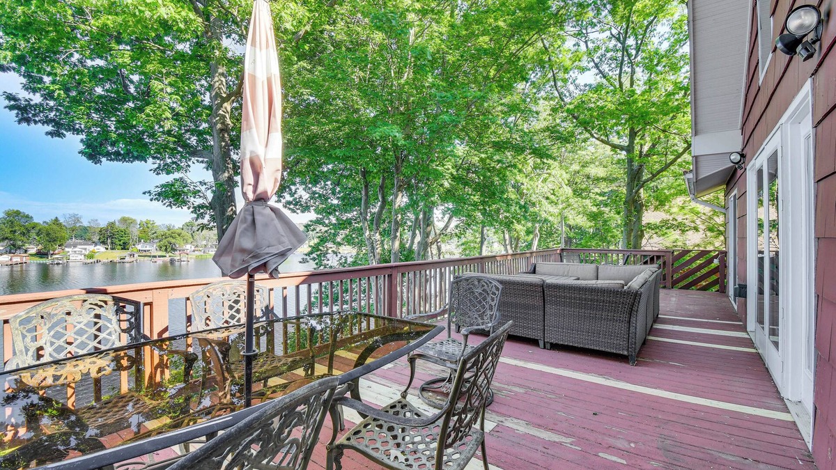 Wolcott Cottage | Charming Wolcott Cottage w/Fire Pit & Mini Dock