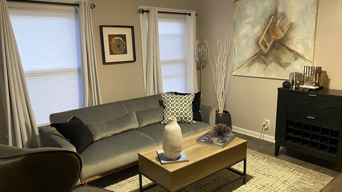 Mill River Apartment | Charming Wooster Square flat - Walk to Pizza & Yale! - FREE Parking & Laundry