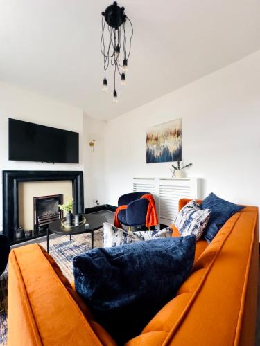 Walkden House | Charming Worsley Home with parking