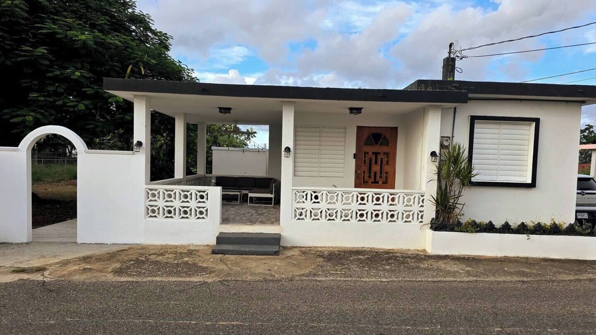 Hatillo Apartment | Charming writer's studio in quaint Hatillo with AC