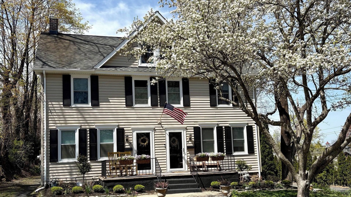 Yardley House | Charming Yardley Boro home! Just steps to restaurants, minutes to major transit