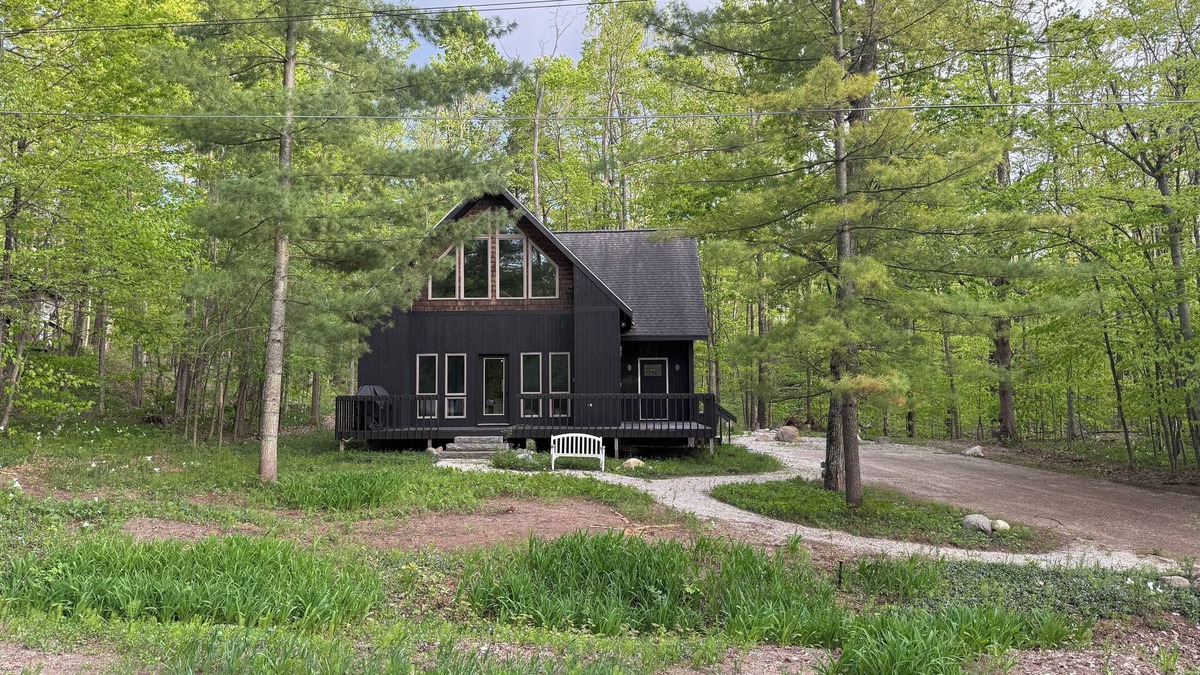 Harbor Springs Ski Chalet | Charming Year-Round Harbor Springs Chalet: Near Nub's Nob, Golf & Lk Michigan