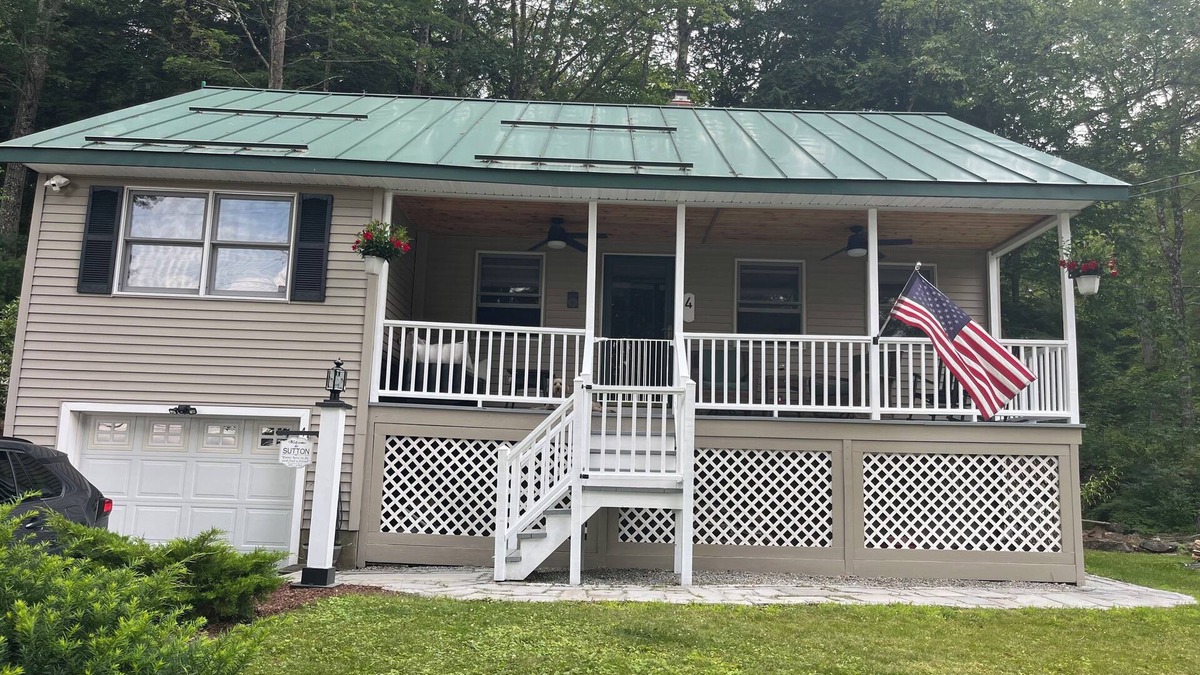 Sutton House | Charming year round 2 bedroom 2 bath house.