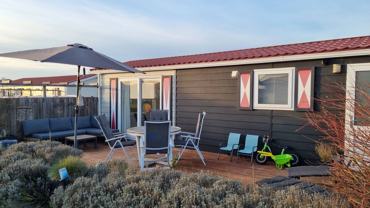 Serooskerke Ski Chalet | Charmingly decorated chalet Florence 4 near the sea serooskerke
