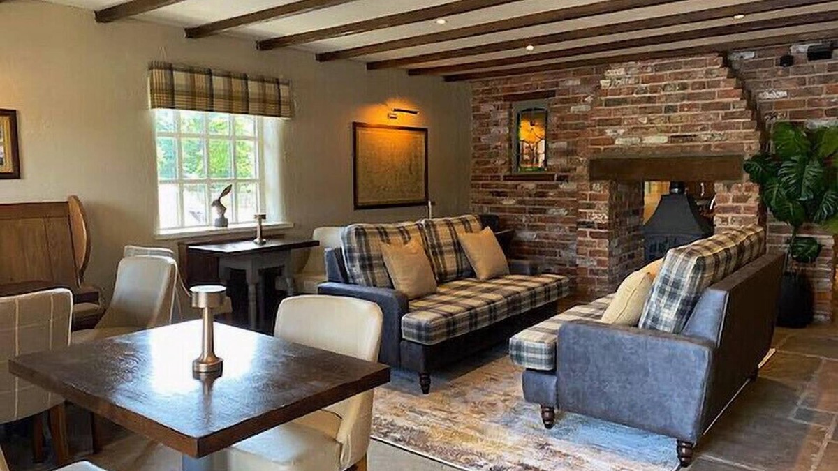 Leyland House | Charnock Farm