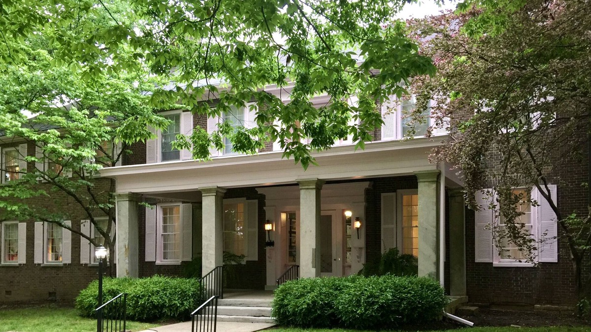 Versailles Bed & Breakfast | Charred Oaks Inn