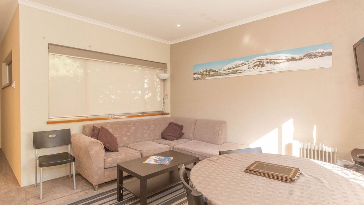 Jindabyne House | Charvel - 1/35 Gippsland Street