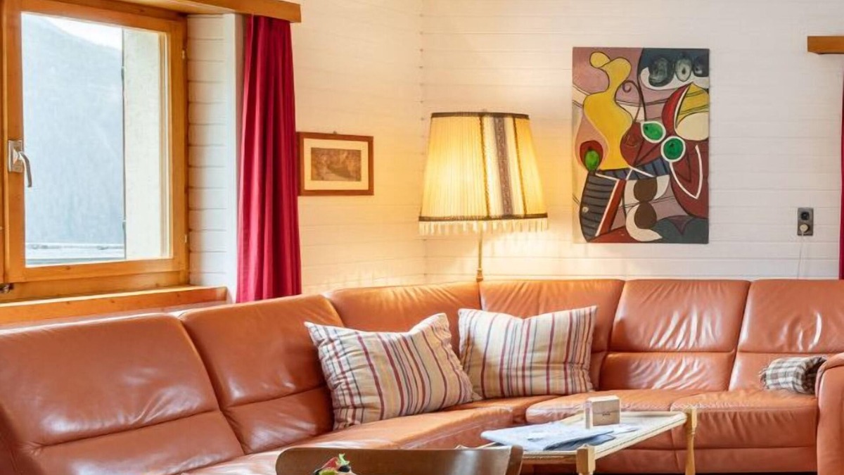 Vna Apartment | Chasa Moffa: Spacious 5.5-room flat in Vnà with panoramic views and private sauna