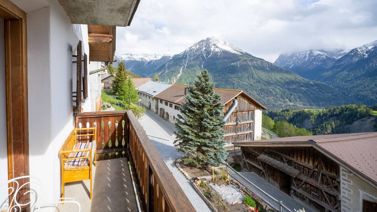 Vna Apartment | Chasa Rosa 1: 3.5-room apartment in the idyllic and sun-drenched mountain village of Vnà