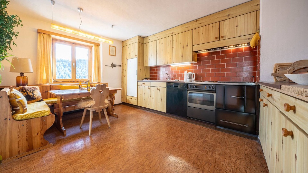 Vna Apartment | Chasa Rosa 2: 2.5-room apartment in the idyllic and sun-drenched mountain village of Vnà