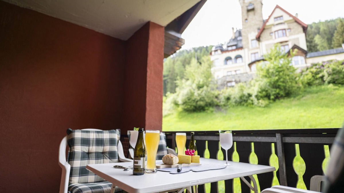 Vulpera Apartment | Chasa Valbernard 4302: High-quality renovated 4½-room apartment right next to the golf course