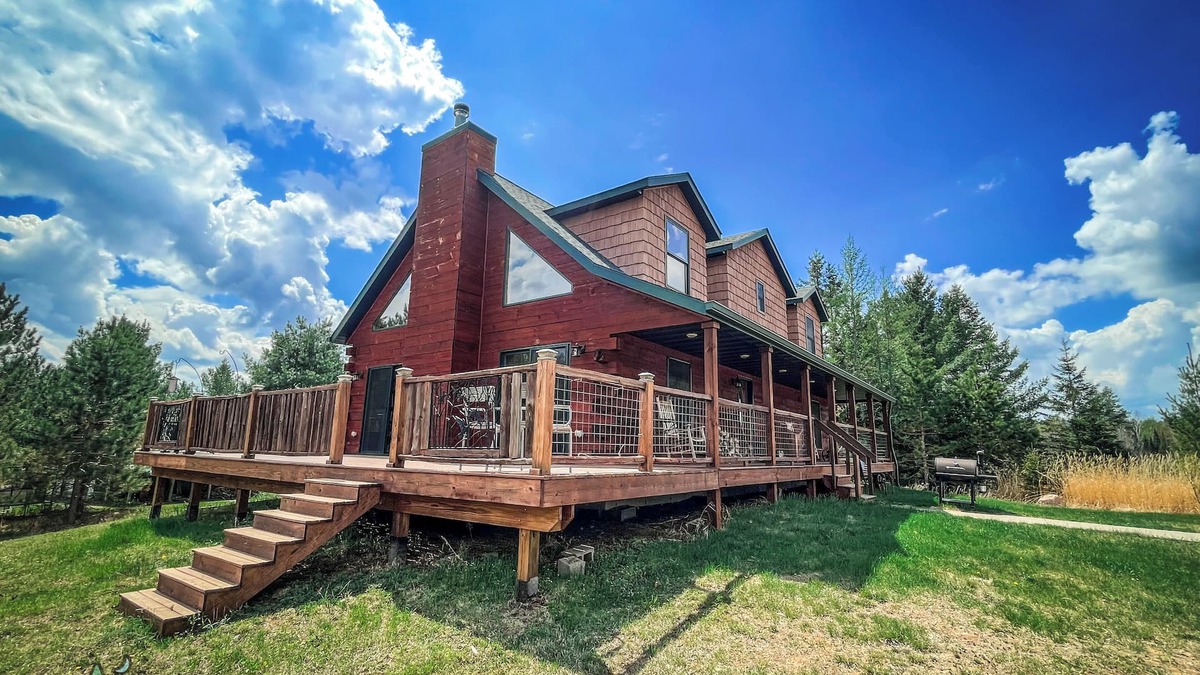 Phillips House | Chase Creek Lodge - Adventure here, rustic 3-bedroom at the edge of the state forest