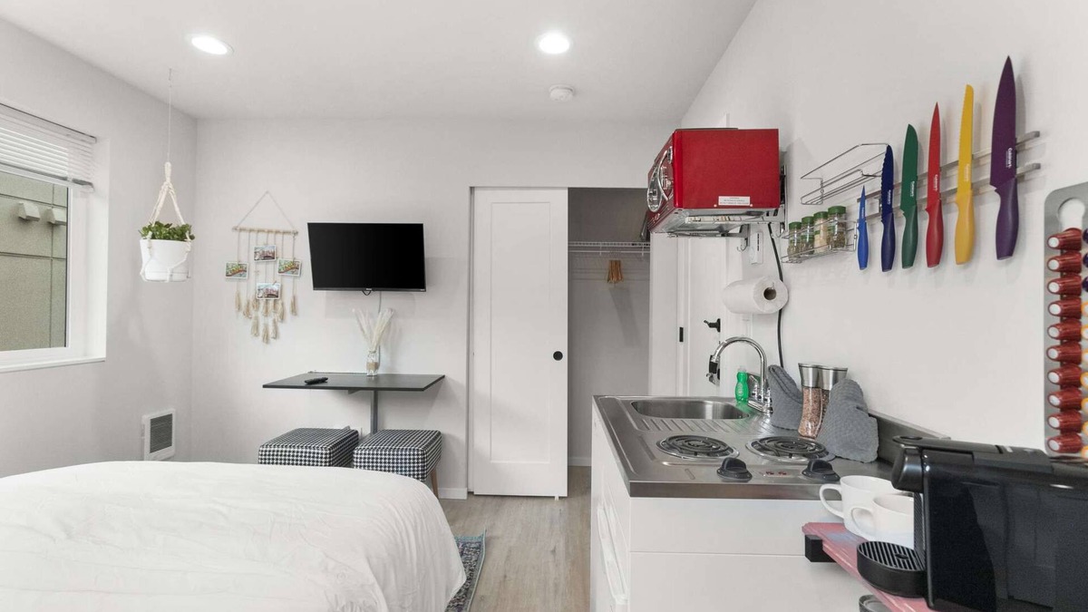 Whittier Heights House | Chase's sweet suite - Micro Studio - 91Walkscore