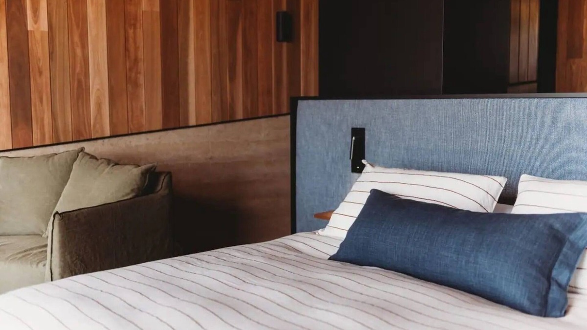 Canobolas Apartment | Chaser Studio @ Basalt: Luxurious One-Bedroom Architecturally Designed Studio