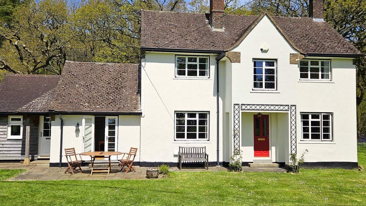 Axford Cottage | CHASEWOODS FARM COTTAGE, pet friendly in Ogbourne St George