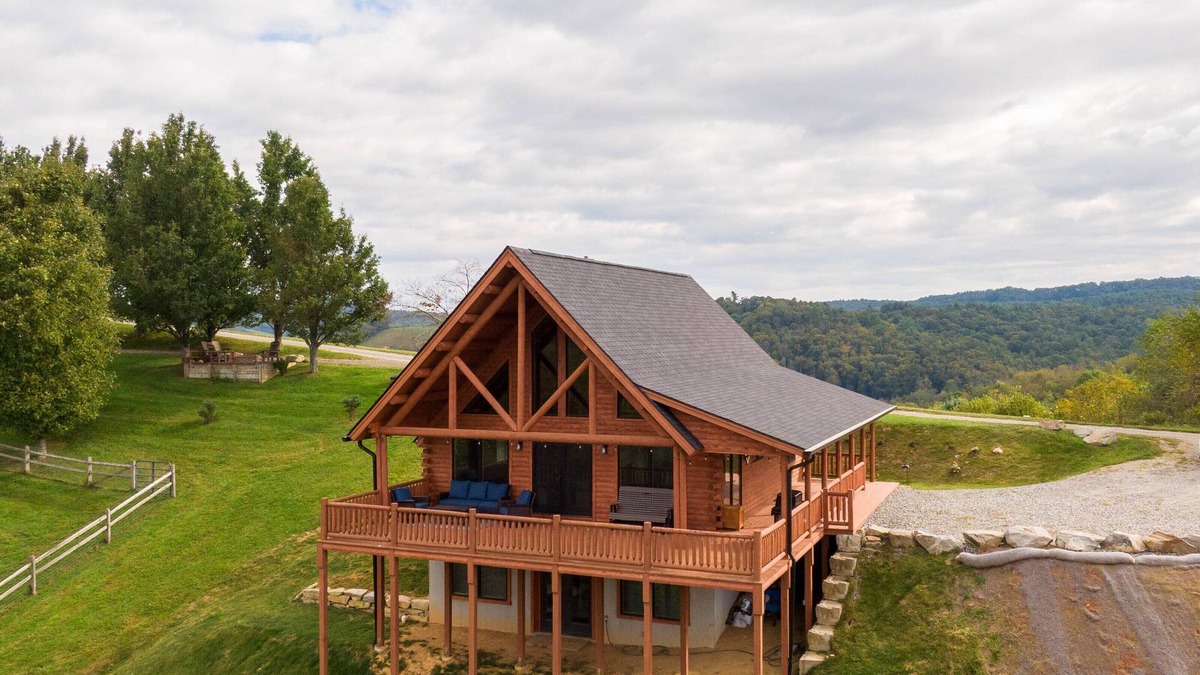 Fleetwood Cabin | Chasing Clouds Cabin - year round views, river access