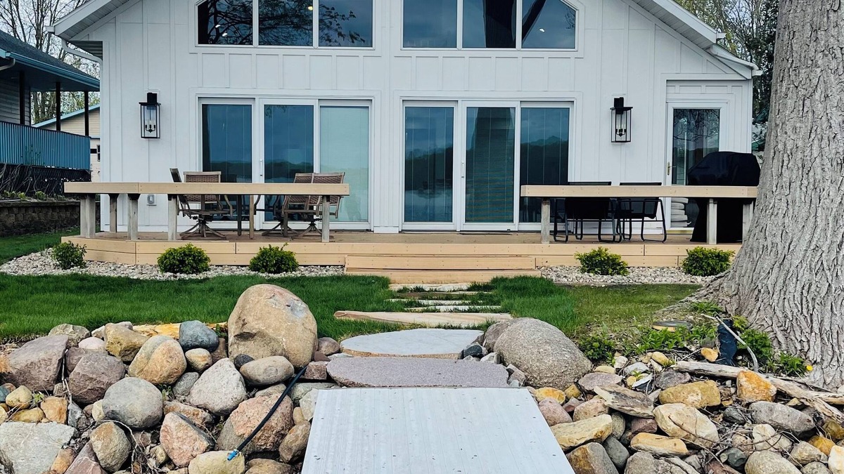 Elysian House | “Chasing Lakeside Sunsets” Lake Francis - fishing, kayaks,paddle boat,lilly pad