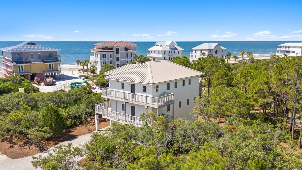 Plantation House | Chasing Pirates: Charming SGI Plantation Home- Stunning Beach Views, Sleeps 10!
