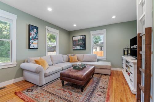 Chaska House | Chaska Charmer