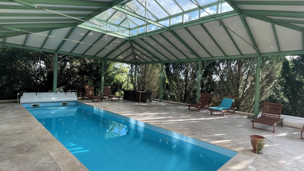 Sainte-Genevieve-les-Gasny Bed & Breakfast | CHATEAU PERRET-PISCINE-1H SPA INC.-GIVERNY-JARDINS MONET-PARC NATUREL DU VEXIN
