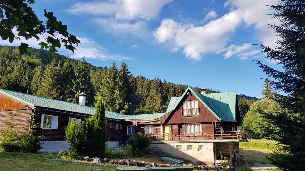 Horna Lehota Ski Chalet | Chata Grizzly