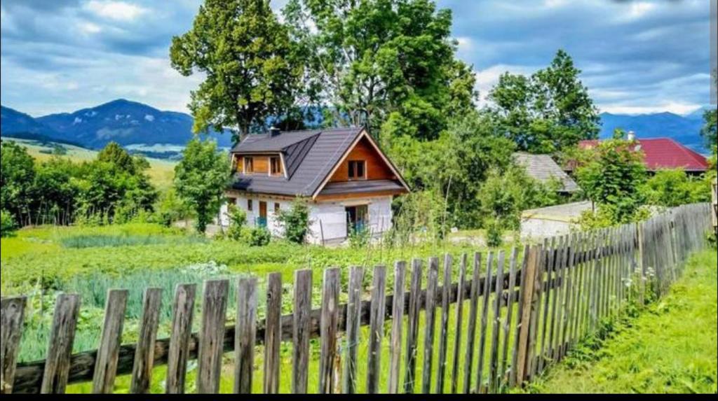 Bobrovnik House | Chata pod lipou Bobrovník