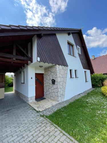 Liptovsky Trnovec House | Chata pri jazere