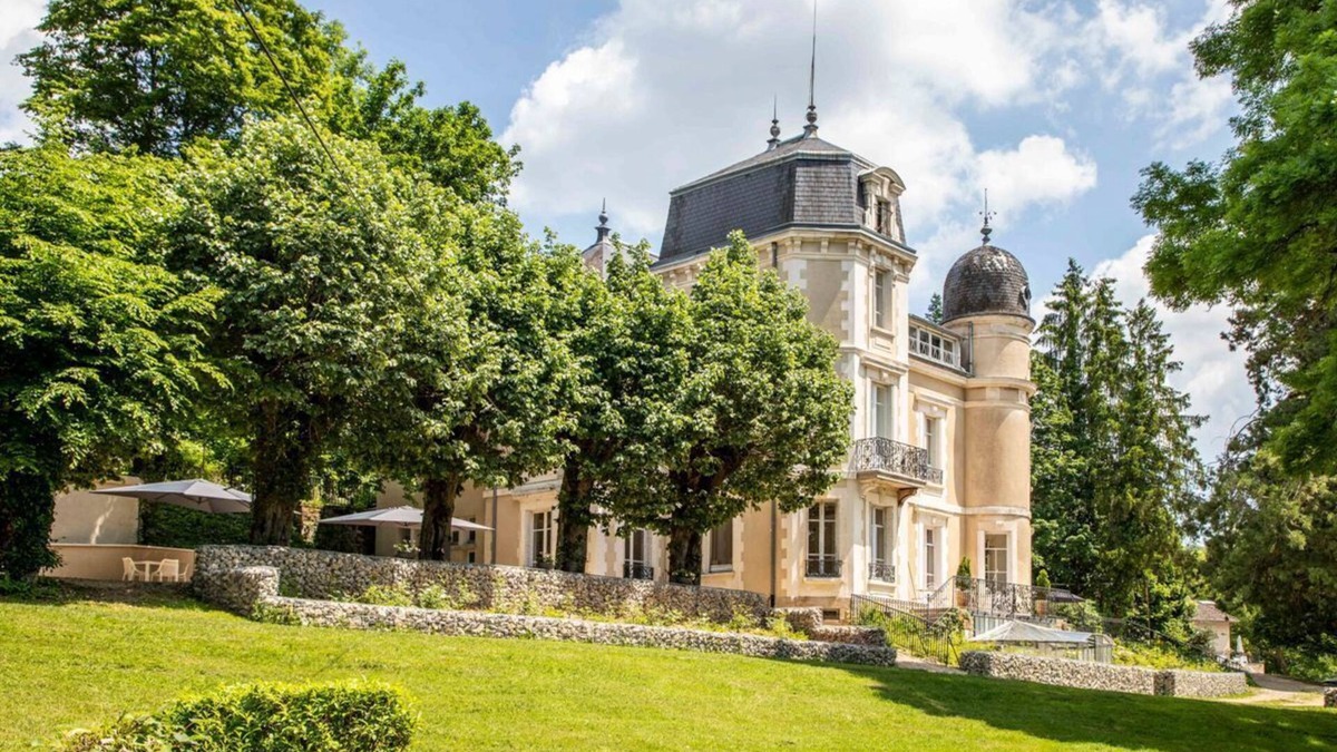 Saint-Martin-de-Commune Other | Chateau De Fremont - Twelve Bedroom Castle, Sleeps 54