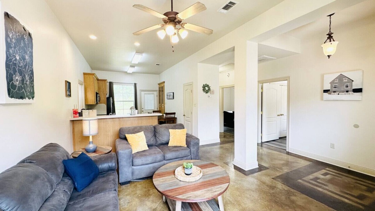 Pine Grove Apartment | Chateau 11, spacious townhouse in Tickfaw, LA