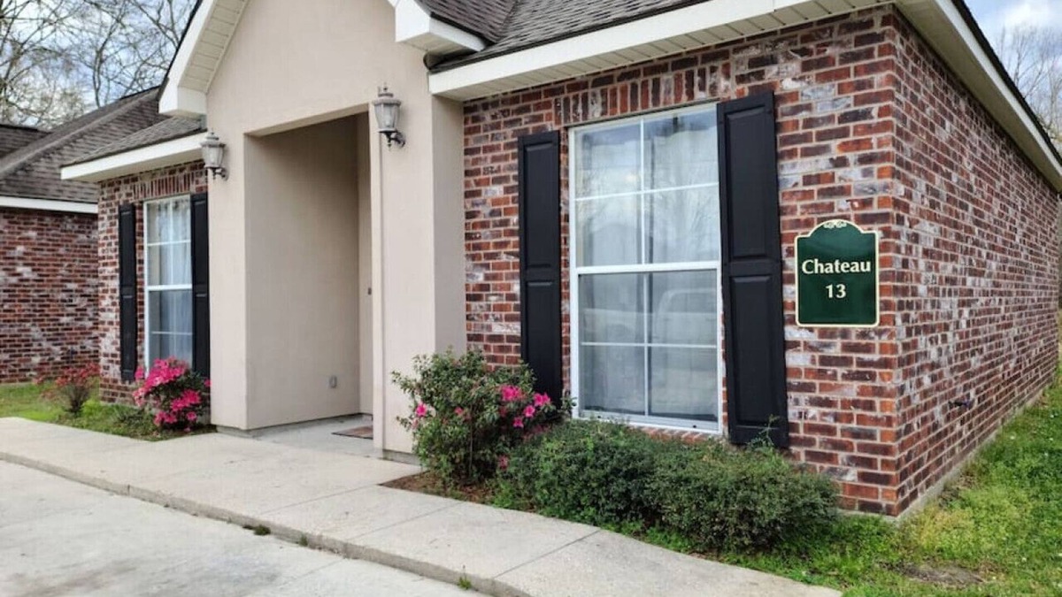 Pine Grove Apartment | Chateau 13, spacious townhouse in Tickfaw, LA