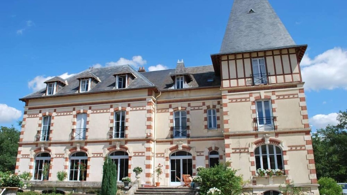 Cerdon House | Chateau 150kms south of Paris for 15 people