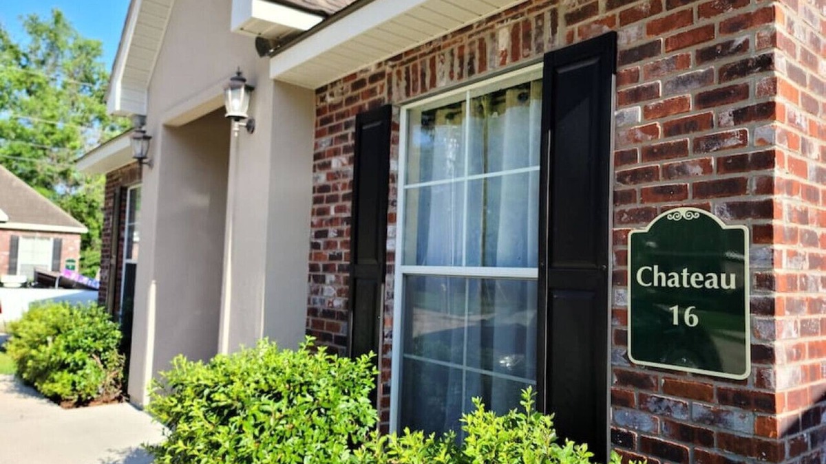 Pine Grove Apartment | Chateau 16, spacious townhouse in Tickfaw, LA