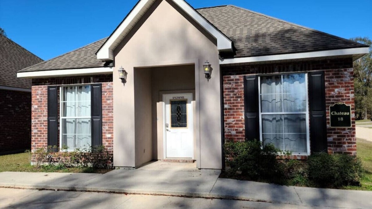 Pine Grove Apartment | Chateau 18, spacious townhouse in Tickfaw, LA