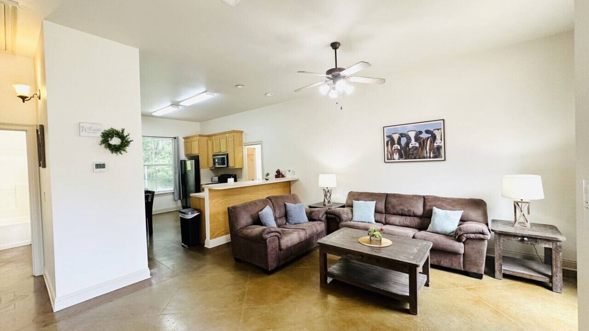 Pine Grove Apartment | Chateau 6, spacious townhouse in Tickfaw, LA