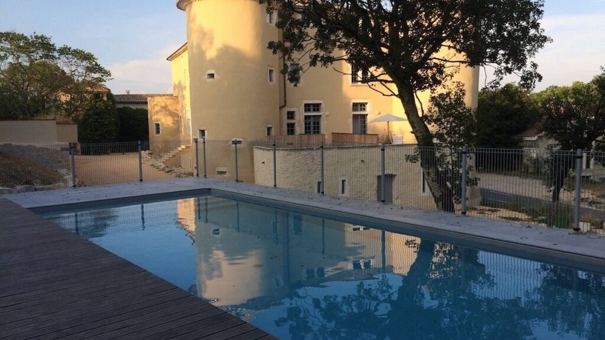 Lussan Apartment | Chateau apartment for 4 people with shared pool