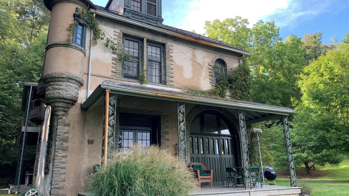 Milford House | Chateau at Grey Towers,1.5 hours from NYC, Pool, sleeps 8-10, Milford, Pa