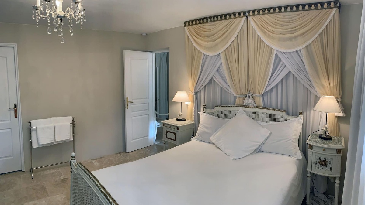 Saint-Christoly-de-Blaye House | Chateau Bavolier