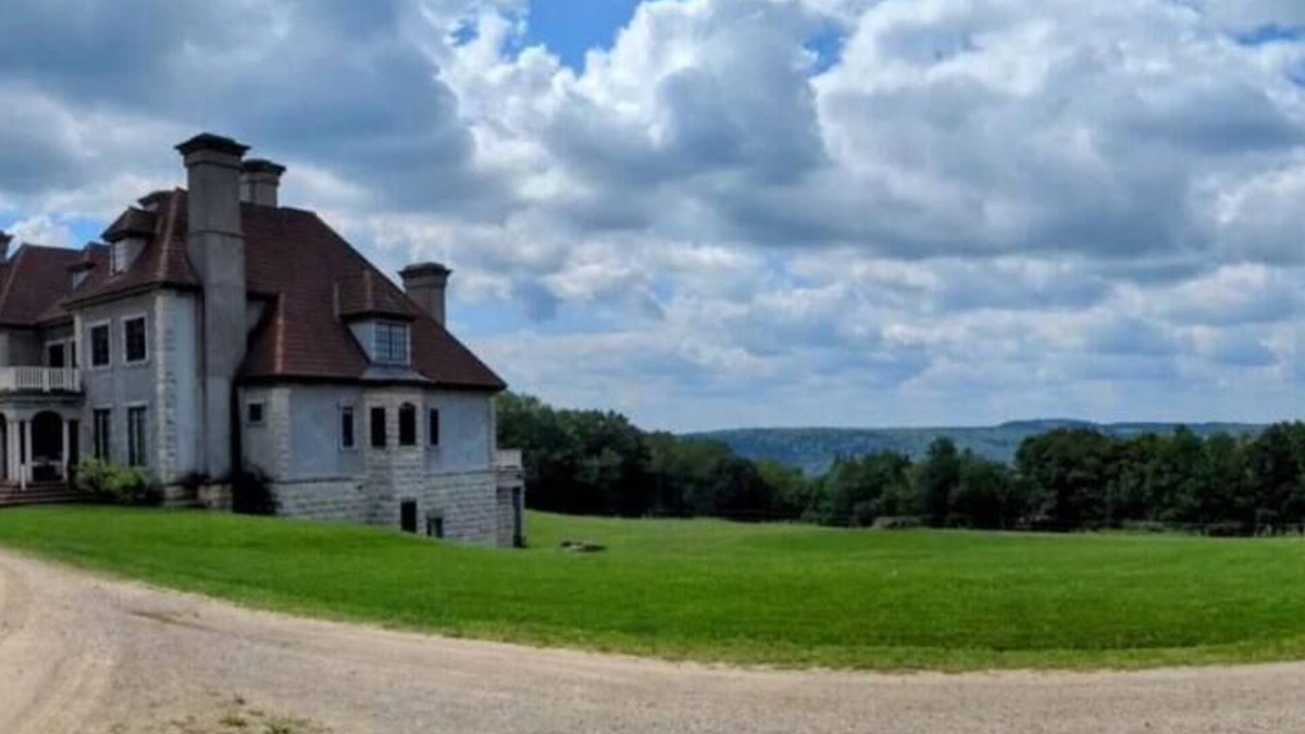 Hydetown House | Chateau Cheval- La Maison