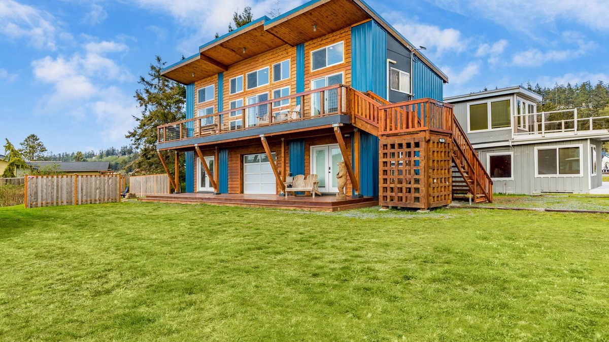 Lagoon Point House | Chateau Coho by AvantStay | Easy Beach Access