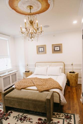 Connellsville Hotel | Chateau Connellsville Eclectic Homage Suite